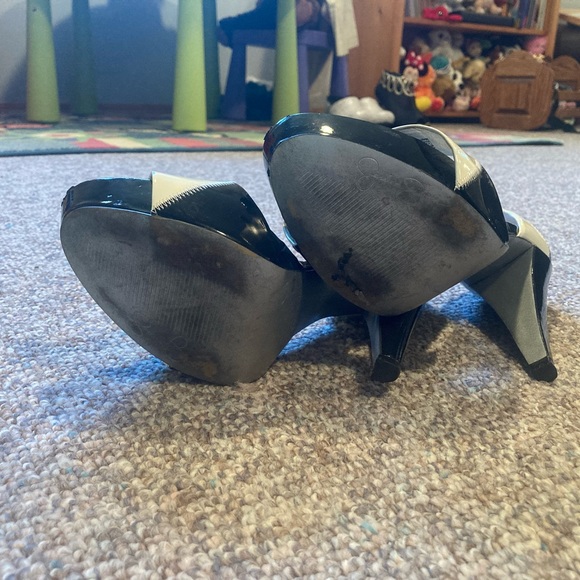 Black and white platform heels - Picture 8 of 9